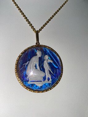 9ct gold  antique butterfly wing sulphide intaglio pendant